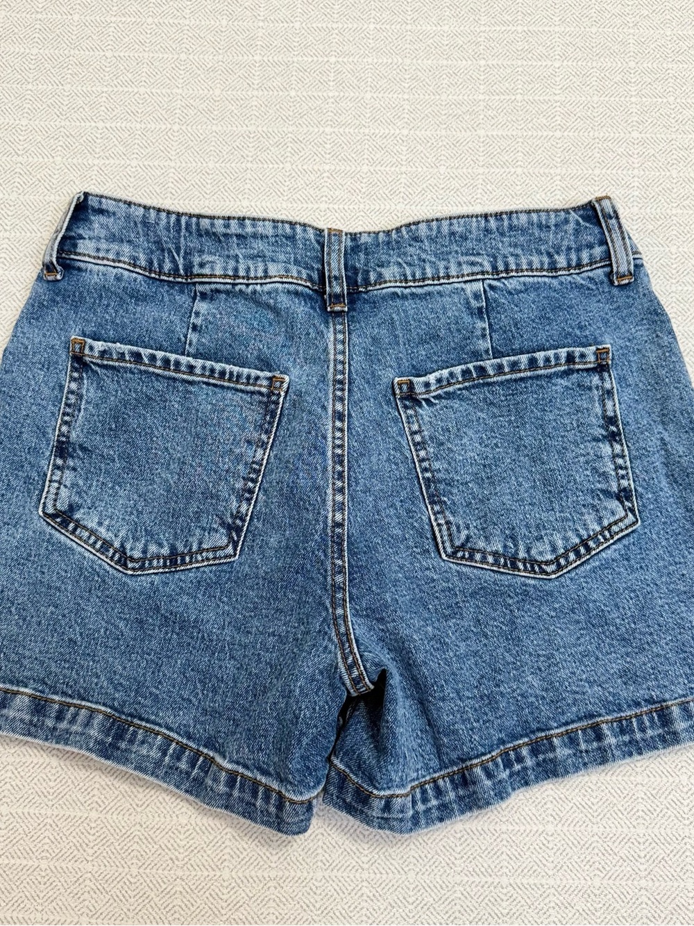 Kut from the Kloth Jane with Patch High-Rise Denim Shorts - Picture 11 of 11